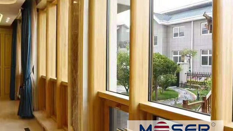 小标题：一、厨房空间布局与折叠门尺寸的关系